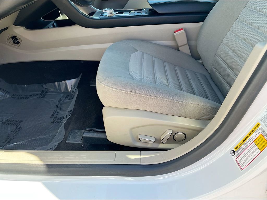 Used 2019 Ford Fusion SE FWD image 18