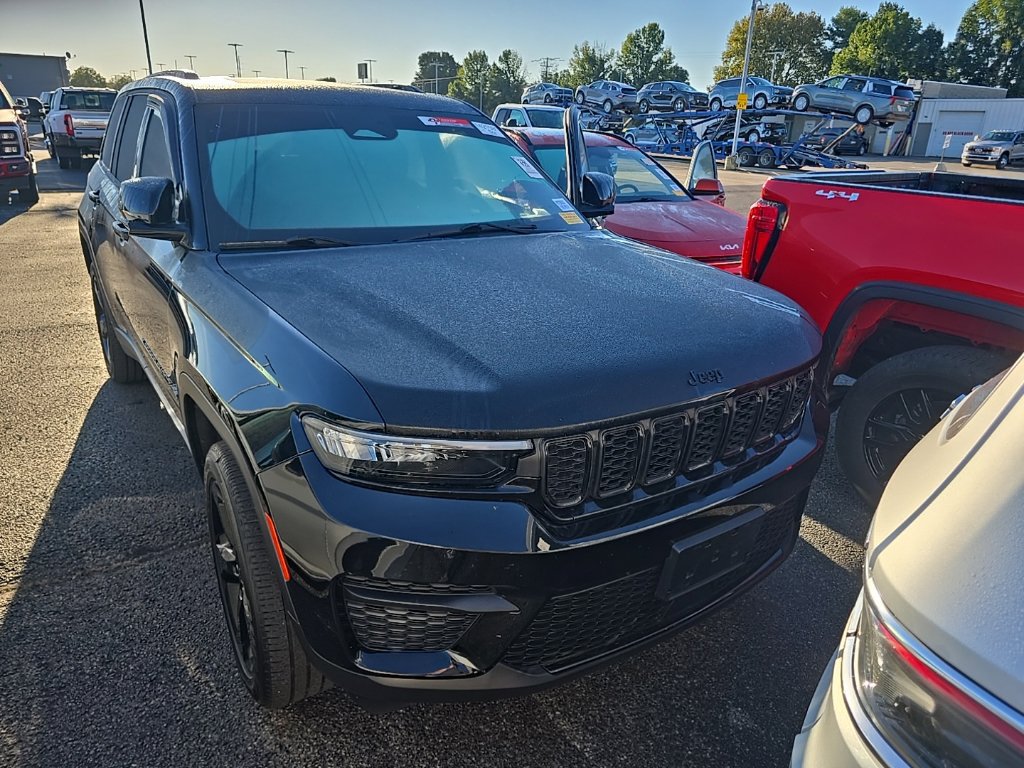 Used 2023 Jeep Grand Cherokee Altitude AWD/4WD image 1