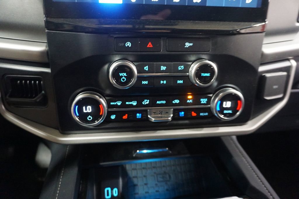 Used 2024 Ford Expedition XLT RWD image 13
