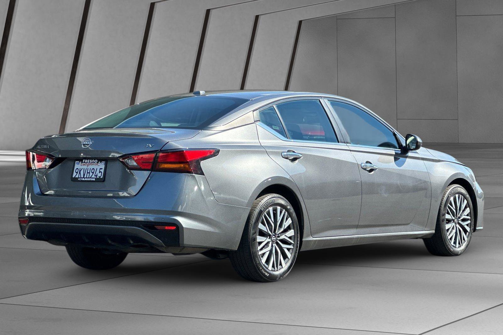 Used 2024 Nissan Altima 2.5 SV image 4