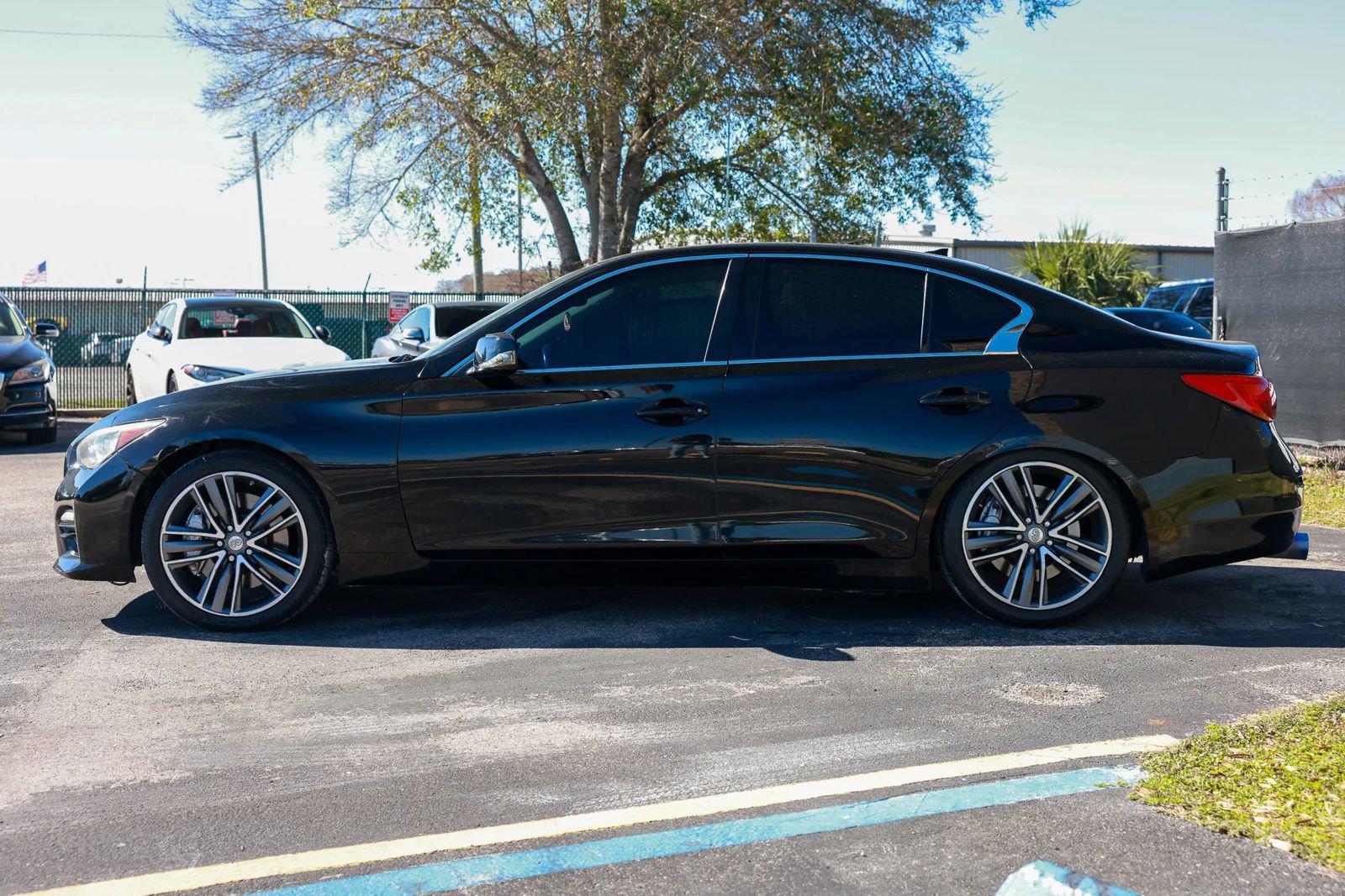 Used 2014 INFINITI Q50 Sport w/ Technology Package image 3