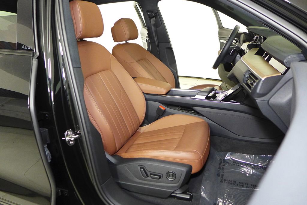 Used 2024 Audi Q8 e-tron Premium Plus w/ Premium Plus Package image 19