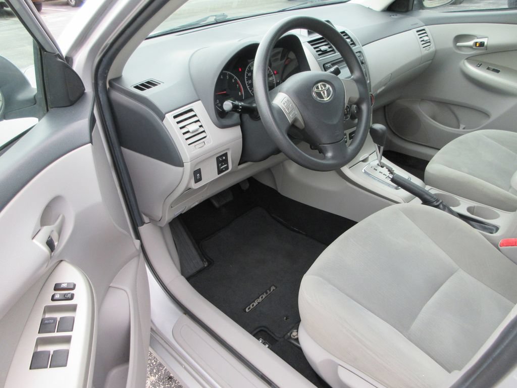 Used 2012 Toyota Corolla LE FWD image 12