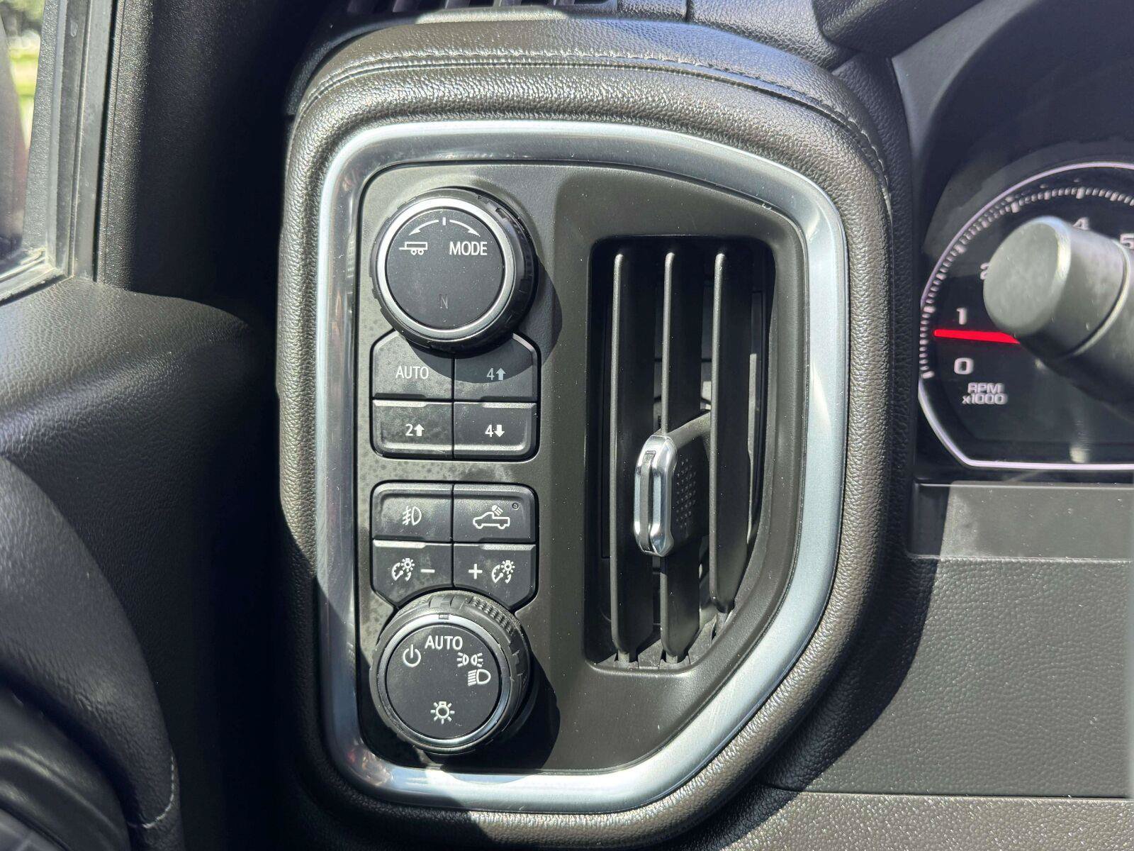 Used 2022 Chevrolet Silverado 1500 LT Trail Boss AWD/4WD image 29