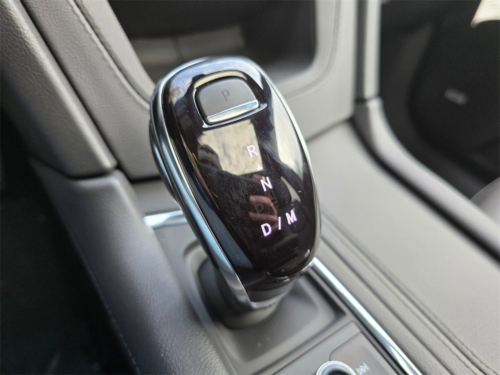 New 2025 Cadillac XT6 Luxury image 32