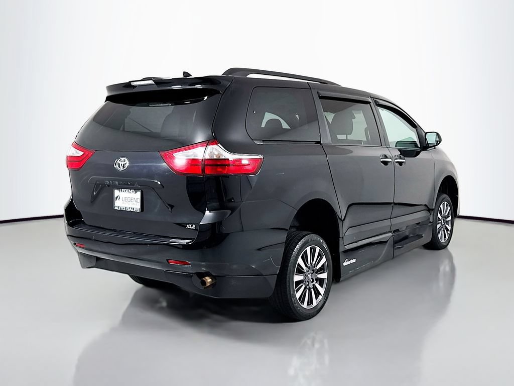 Used 2018 Toyota Sienna Limited FWD image 5