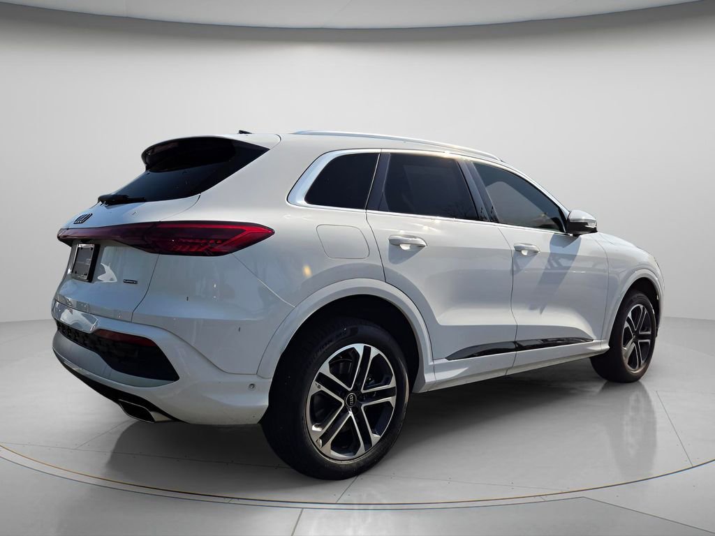 Certified 2025 Audi Q5 Premium w/ Convenience Package image 6