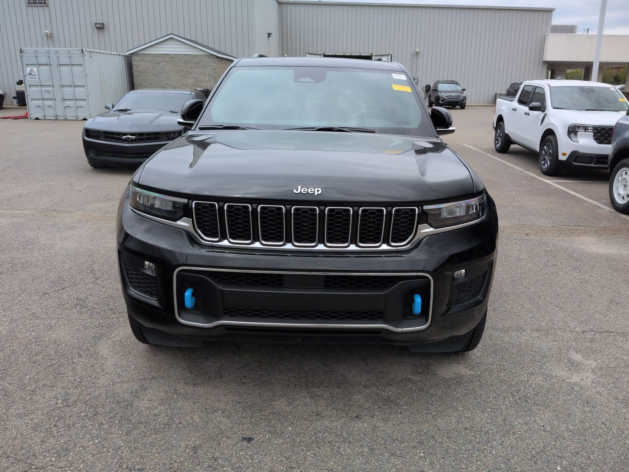 Used 2023 Jeep Grand Cherokee Overland AWD/4WD image 4