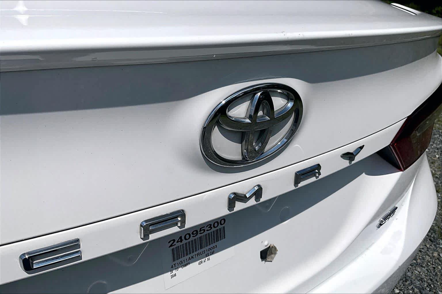 Used 2024 Toyota Camry SE FWD image 31