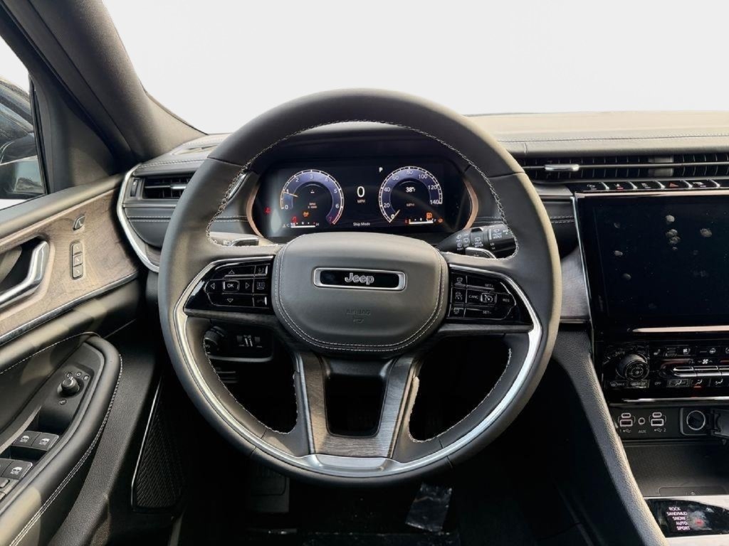 New 2025 Jeep Grand Cherokee Overland w/ Luxury Tech Group IV AWD/4WD image 12
