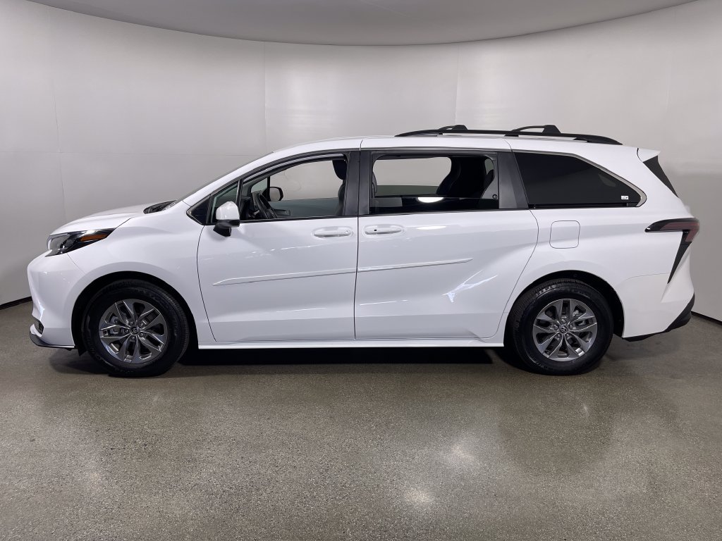 Certified 2026 Toyota Sienna LE FWD image 6