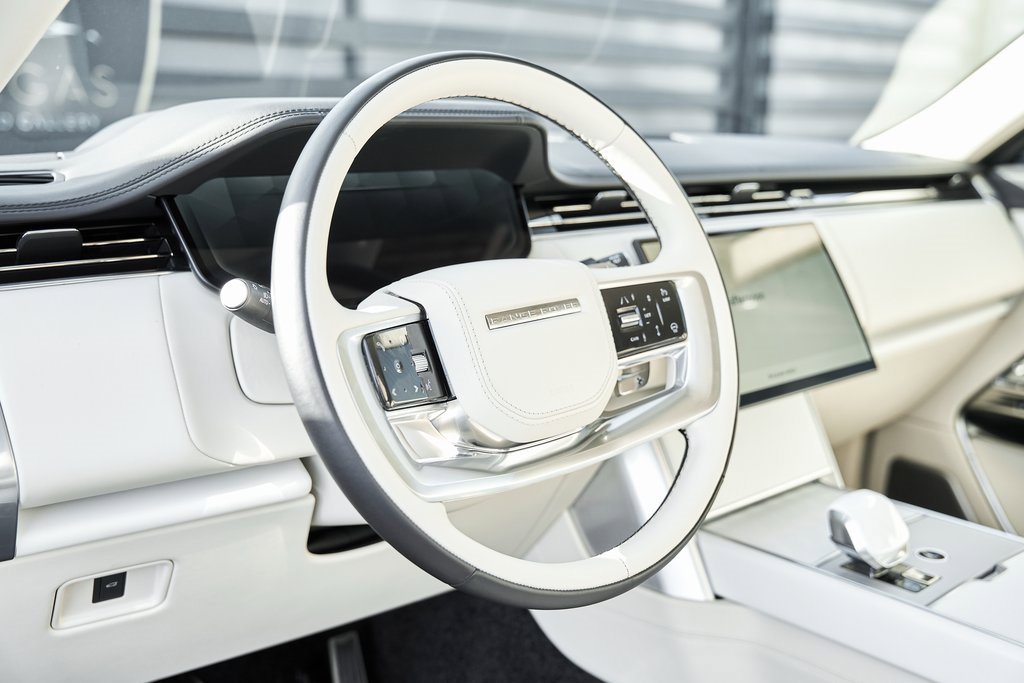 Used 2024 Land Rover Range Rover SV image 39