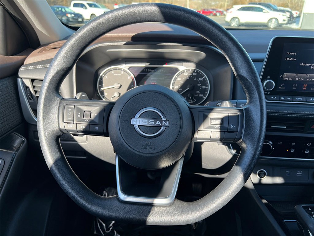 Used 2023 Nissan Rogue S image 10