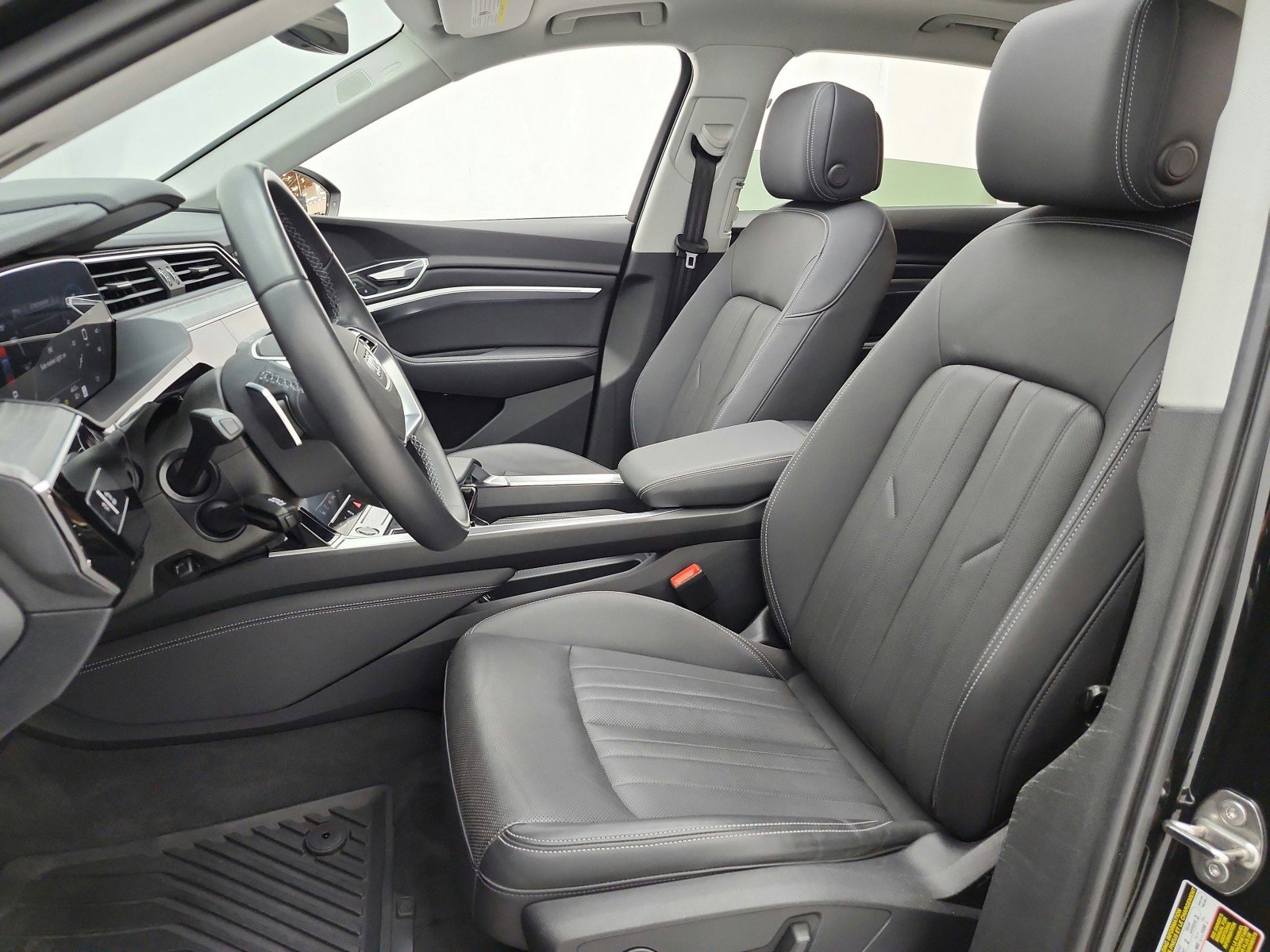 Used 2023 Audi e-tron Premium Plus w/ Premium Plus Package AWD/4WD image 13