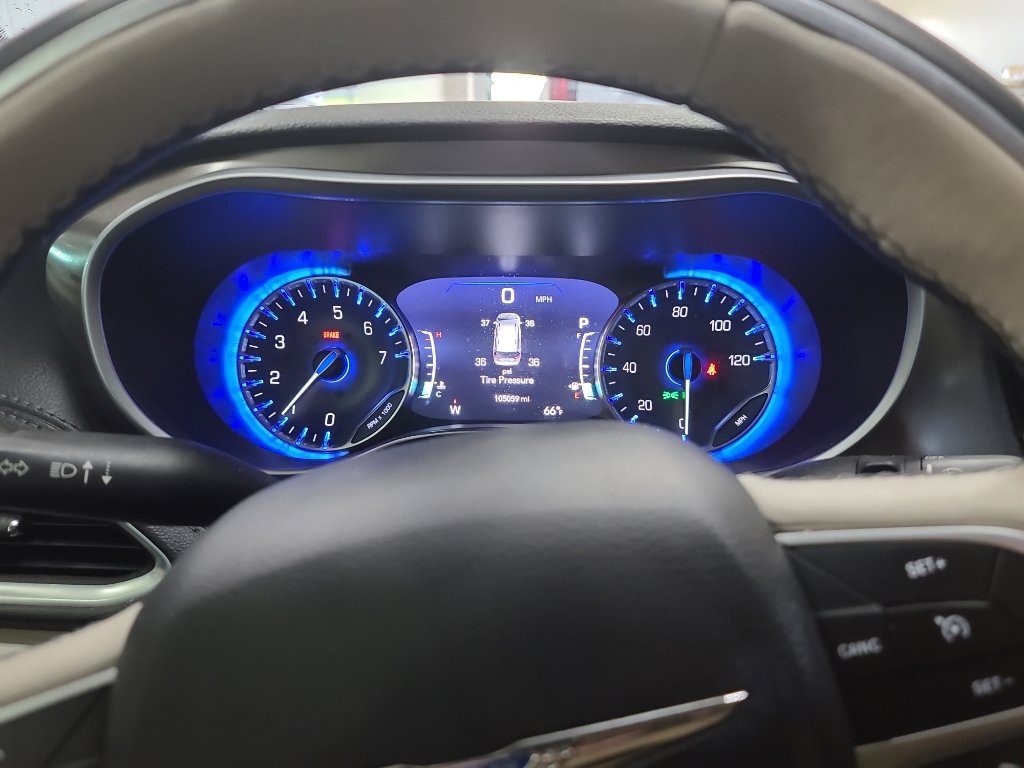 Used 2017 Chrysler Pacifica Limited FWD image 10