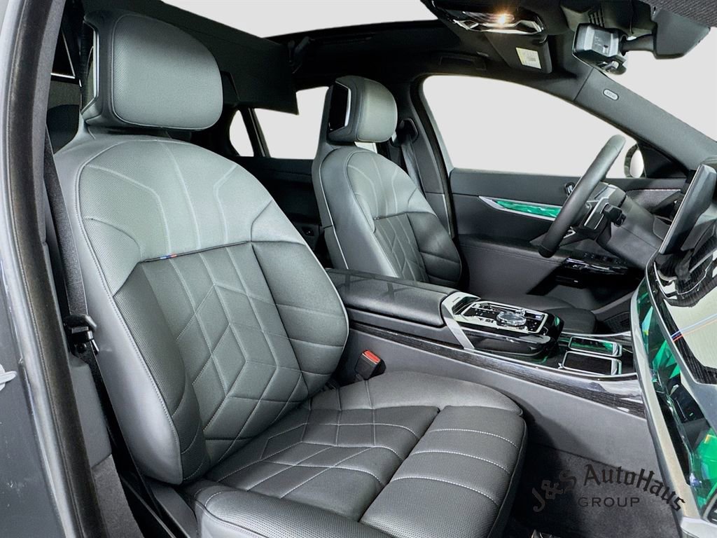 Used 2024 BMW 760i xDrive w/ Luxury Rear Seating Package AWD/4WD image 36