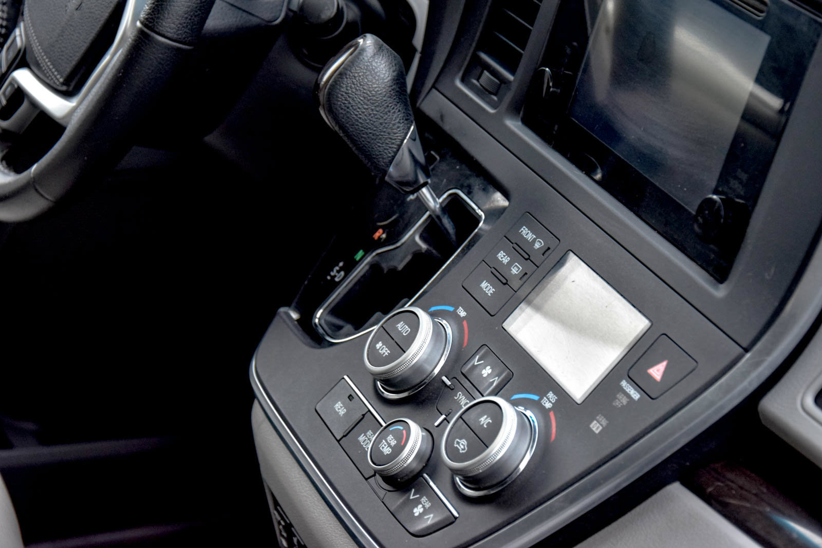 Used 2015 Toyota Sienna XLE FWD image 9