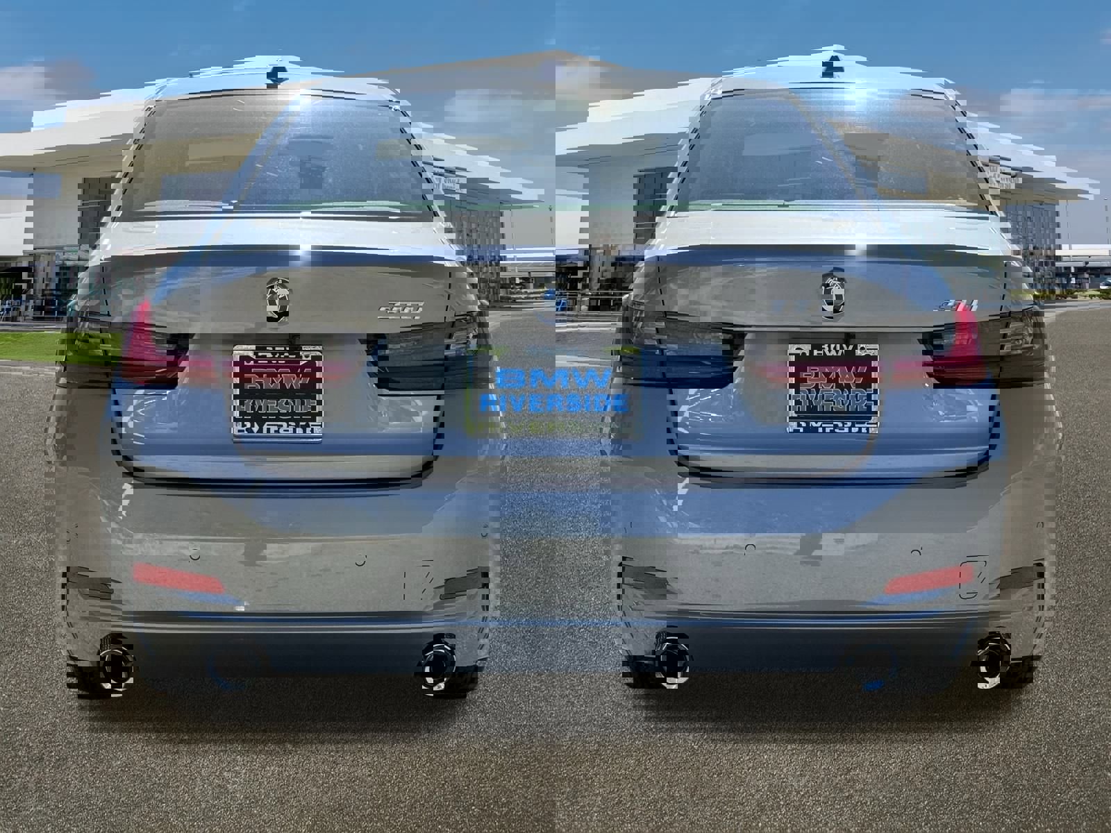 New 2026 BMW 330i Sedan w/ Convenience Package image 9