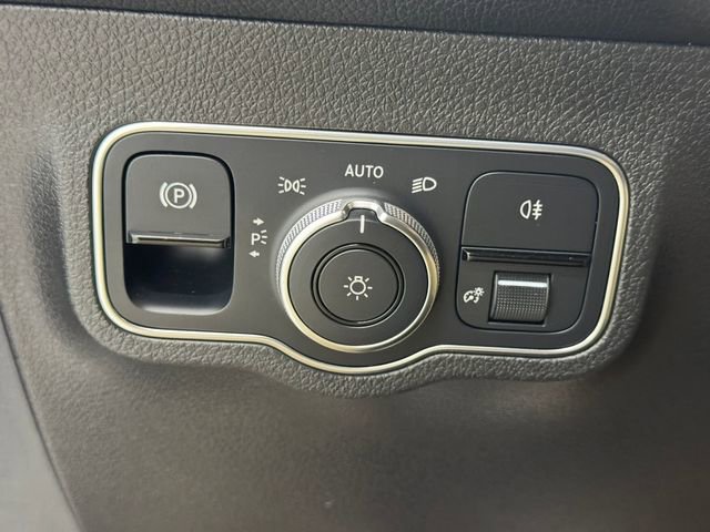 Used 2022 Mercedes-Benz GLB 250 image 36