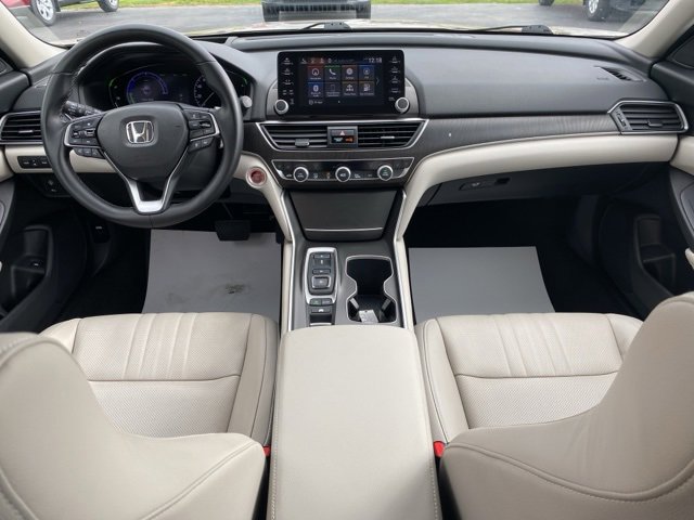 Used 2018 Honda Accord Touring image 2