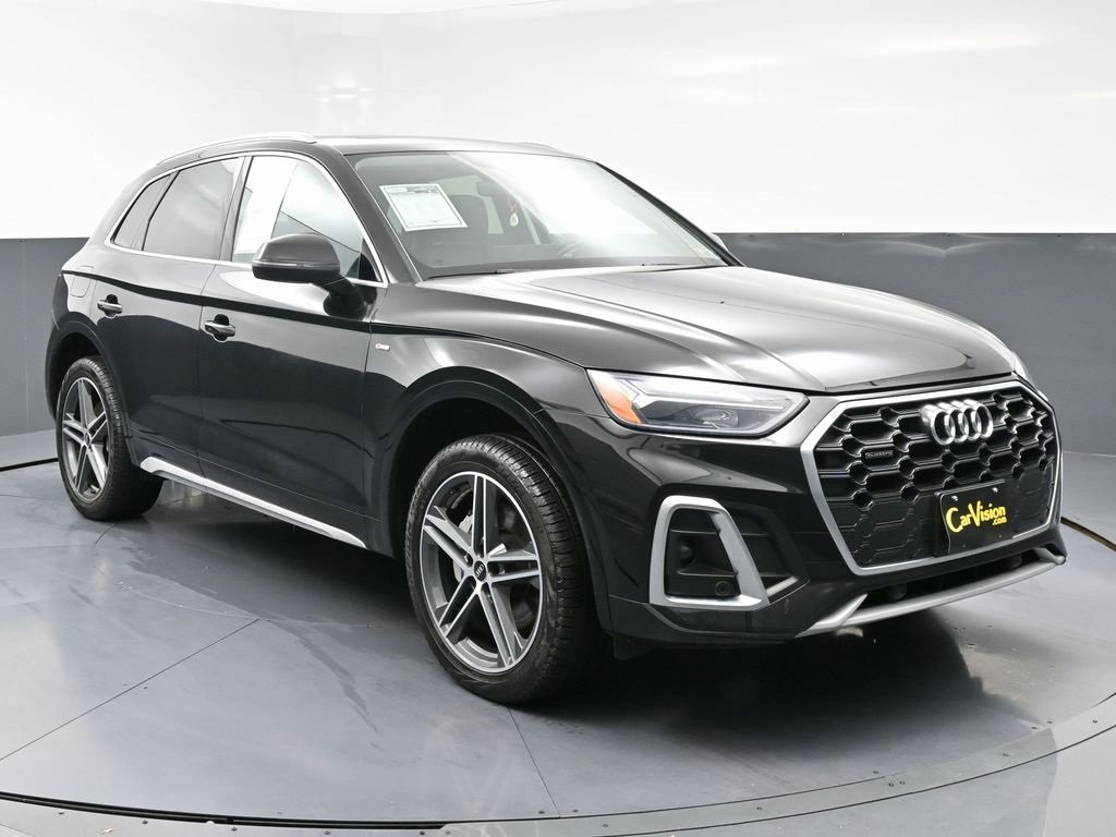 Used 2023 Audi Q5 e Premium w/ Convenience Package image 3