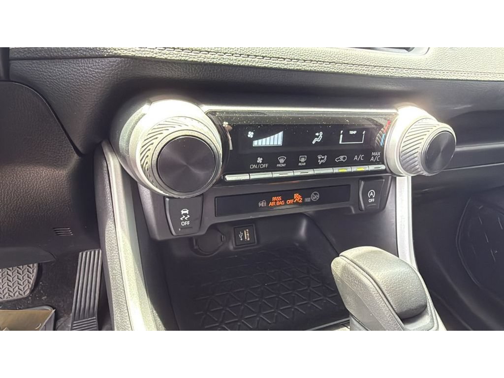 Certified 2025 Toyota RAV4 LE AWD/4WD image 24