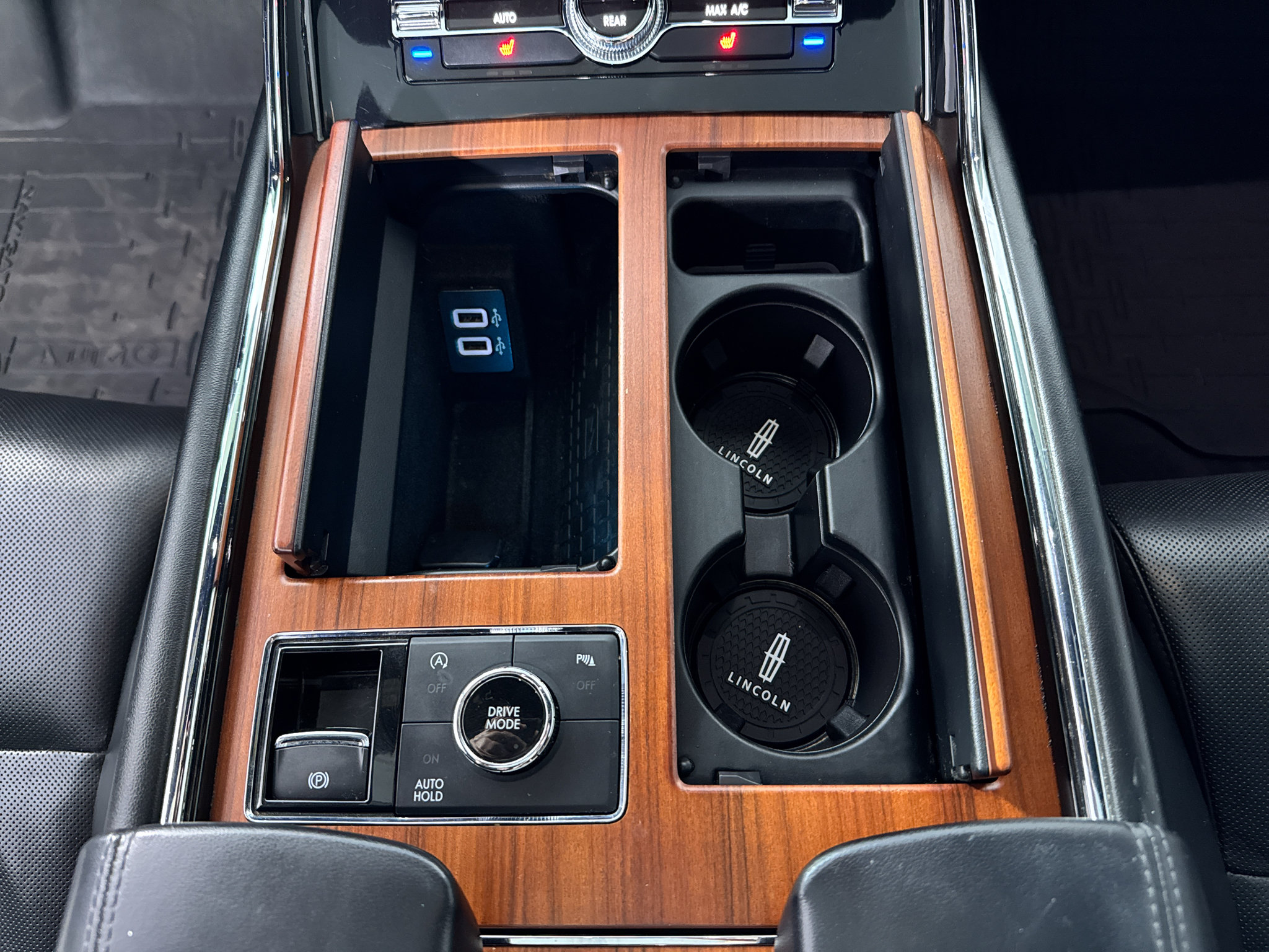 Used 2018 Lincoln Navigator L Select AWD/4WD image 32