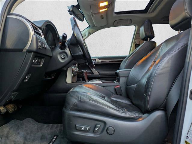 Used 2016 Lexus GX 460 image 17