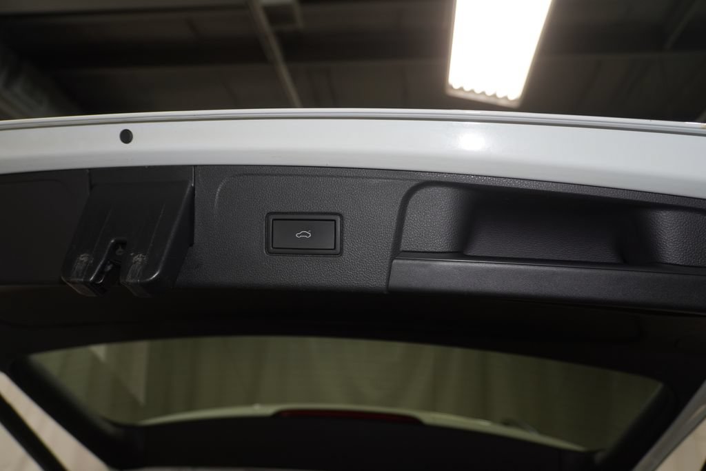 Used 2023 Volkswagen Atlas SE w/ Panoramic Sunroof Package AWD/4WD image 8