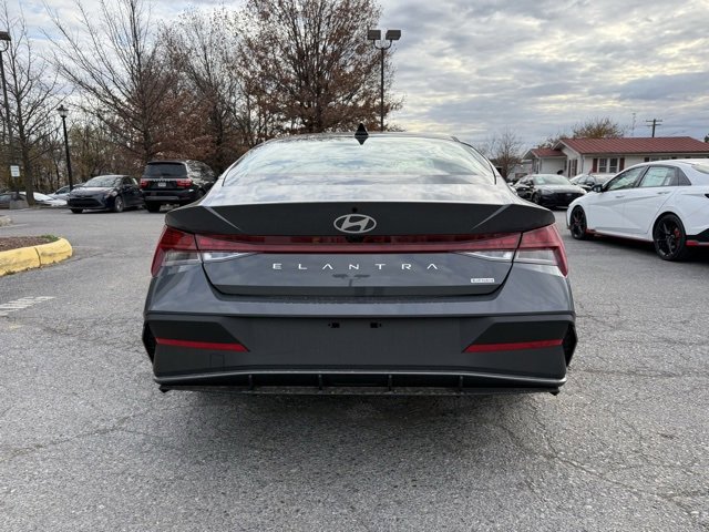 New 2026 Hyundai Elantra Blue image 4