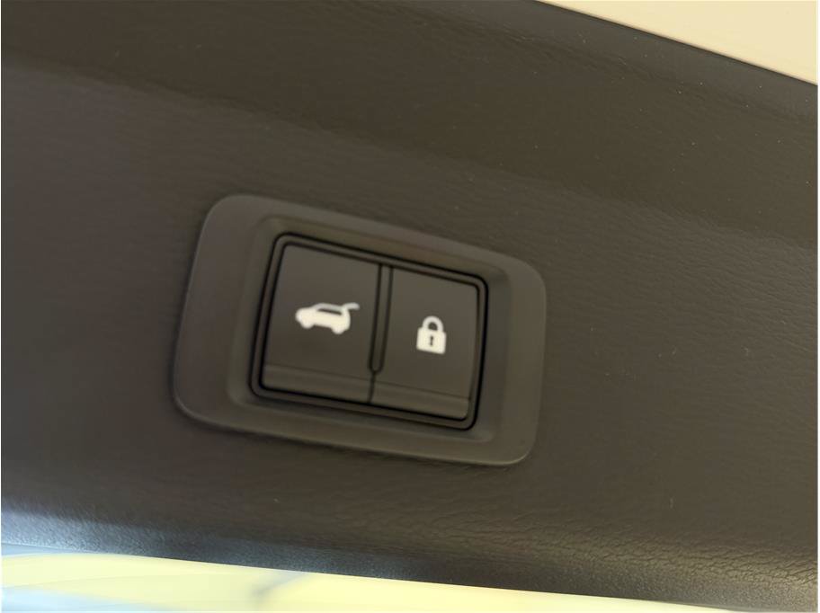 Used 2025 Mitsubishi Outlander 4WD Plug-In Hybrid image 27