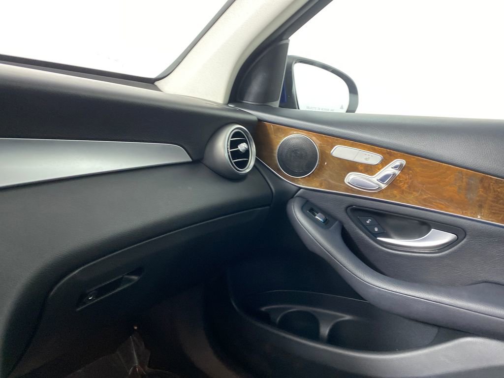 Used 2019 Mercedes-Benz GLC 300 4MATIC image 23