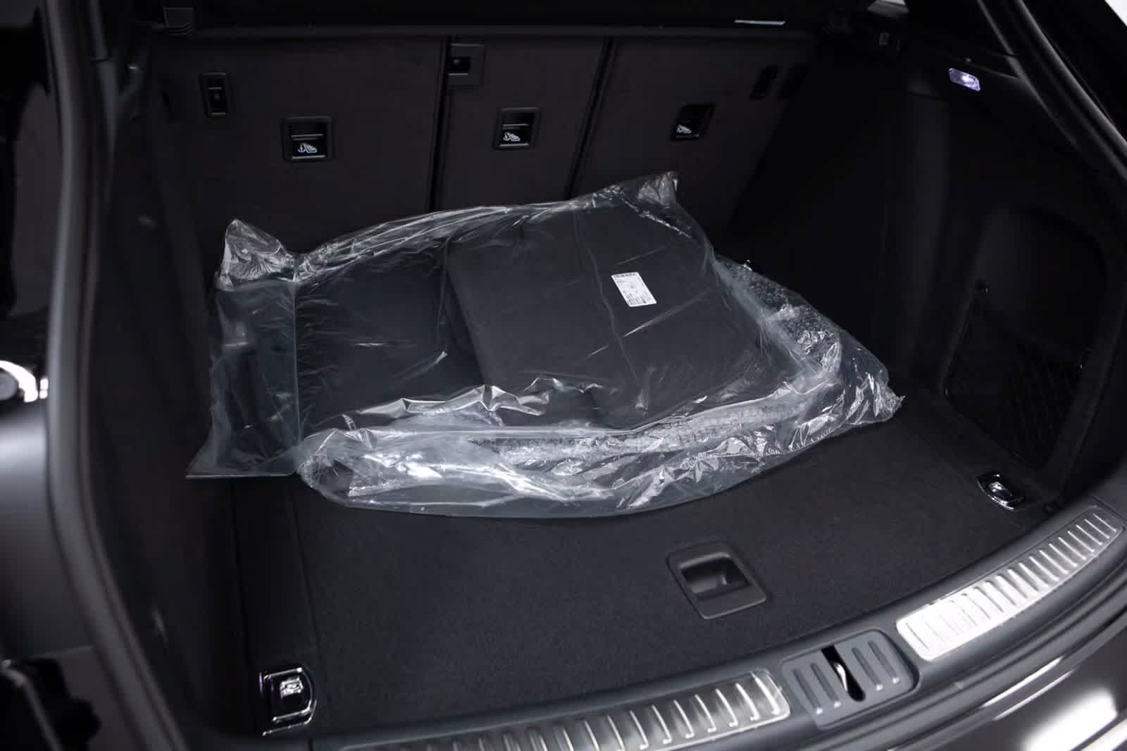 Used 2026 Porsche Macan AWD/4WD image 39