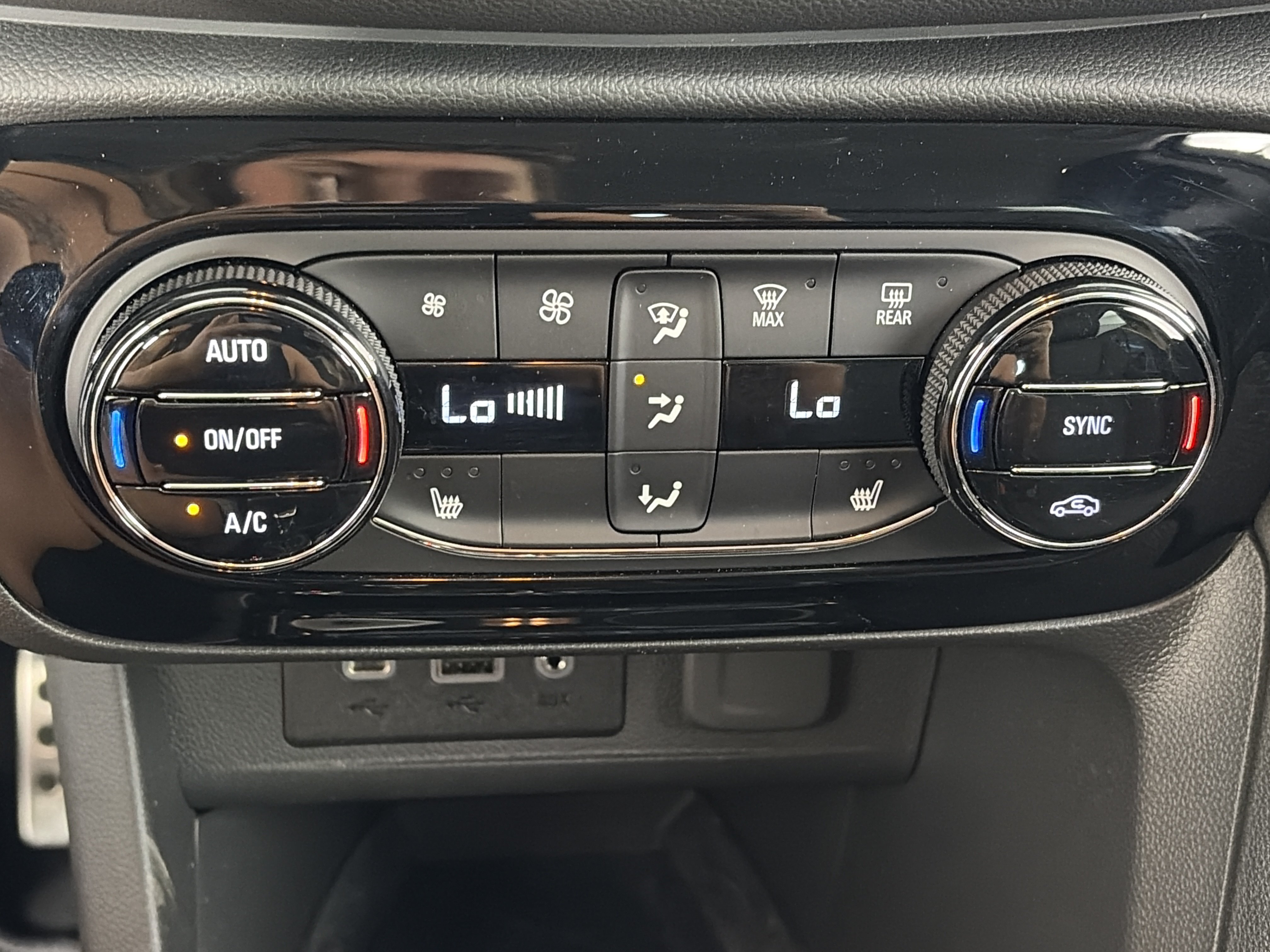 Certified 2023 Buick Encore GX Select w/ Sport Touring Package FWD image 22