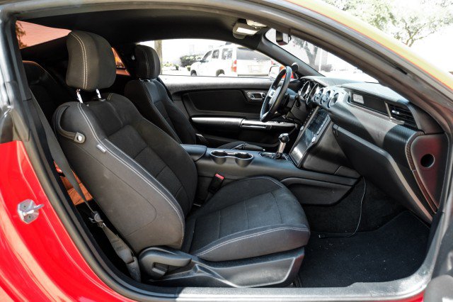 Used 2017 Ford Mustang Coupe RWD image 31