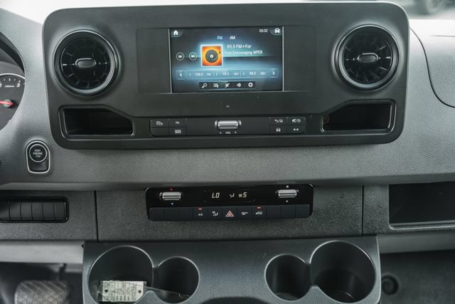 Used 2022 Mercedes-Benz Sprinter 2500 image 28