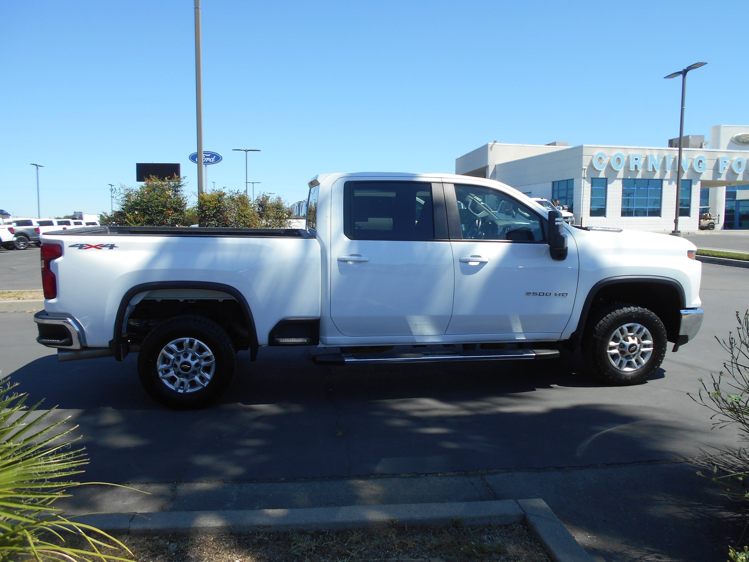 Used 2024 Chevrolet Silverado 2500 LT AWD/4WD image 7