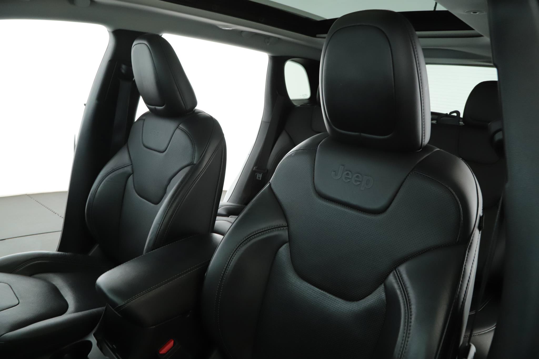 Used 2020 Jeep Cherokee Limited AWD/4WD image 4