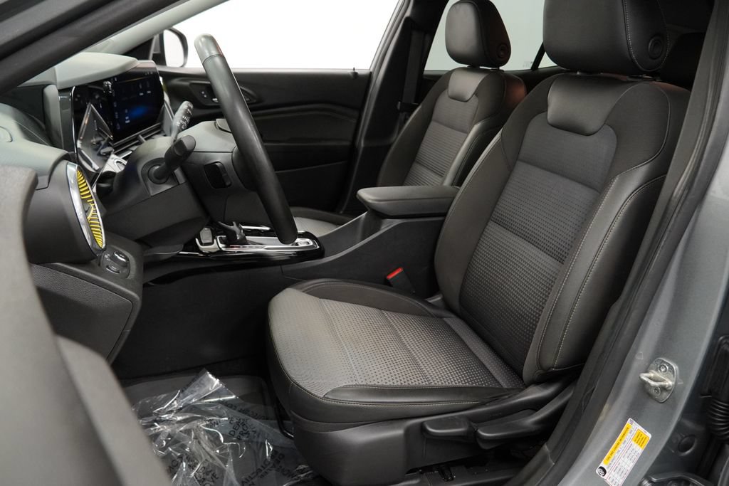 Used 2024 Chevrolet Trax LT w/ Driver Confidence Package FWD image 7