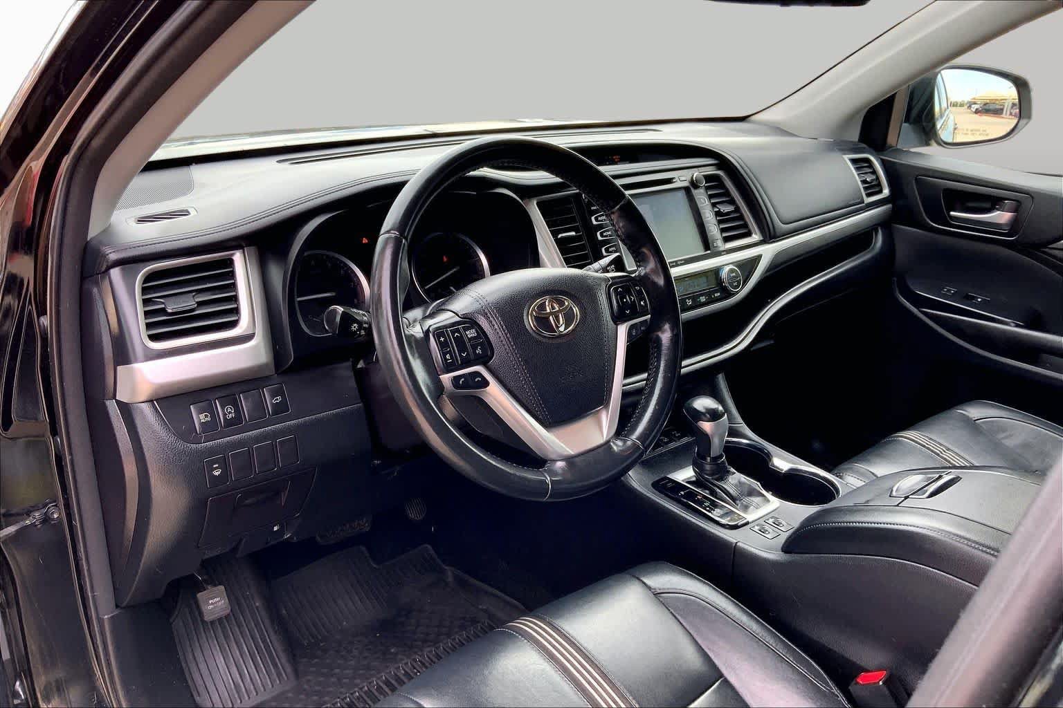 Used 2018 Toyota Highlander SE AWD/4WD image 18