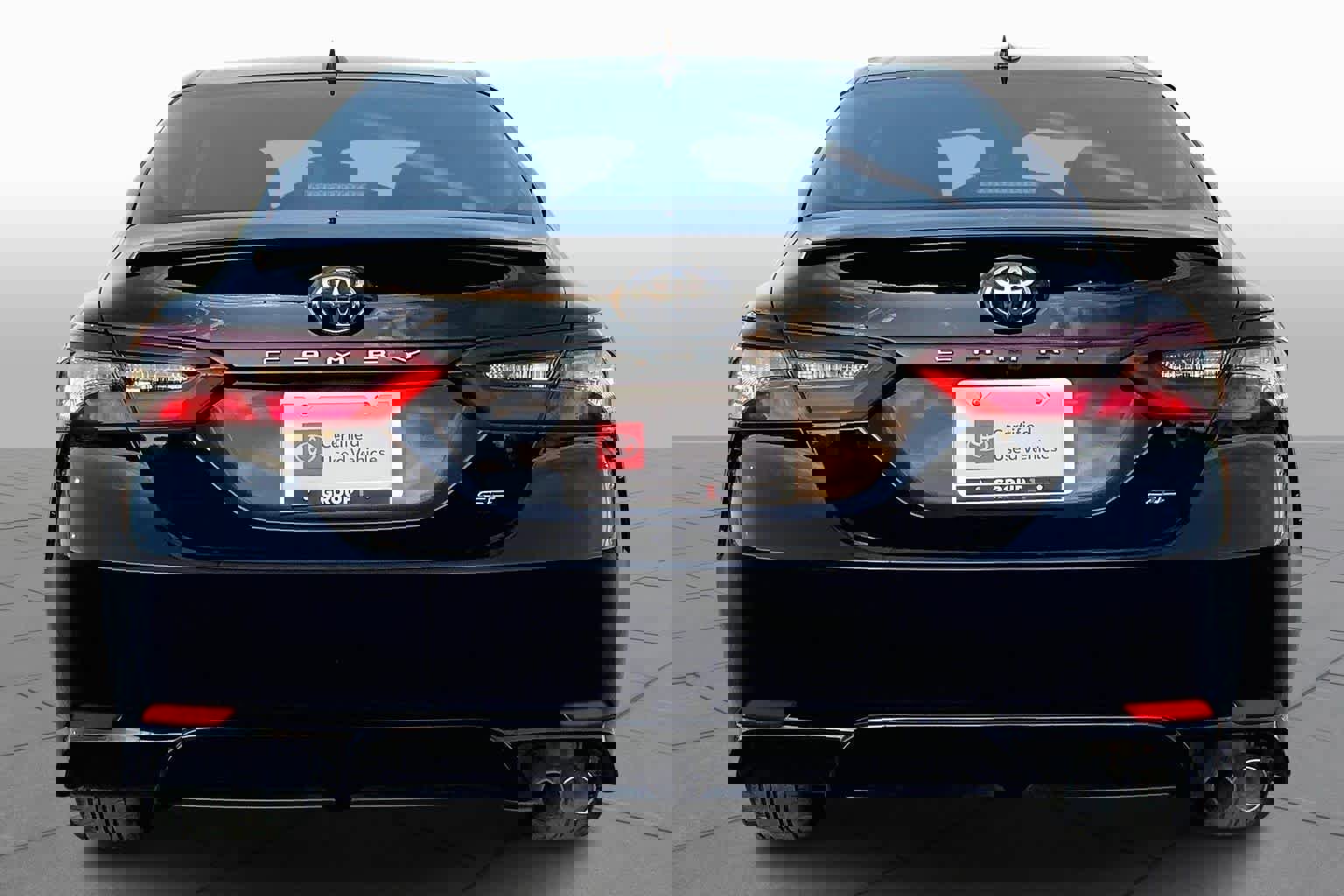 Used 2024 Toyota Camry SE image 4