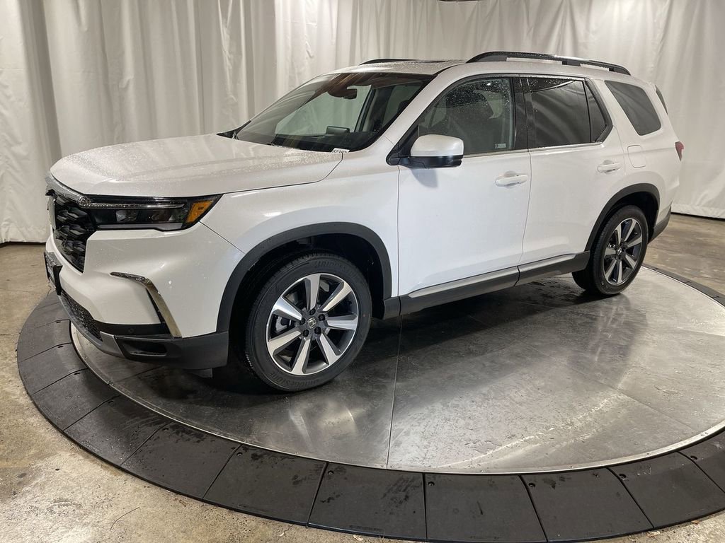Used 2023 Honda Pilot Touring image 1