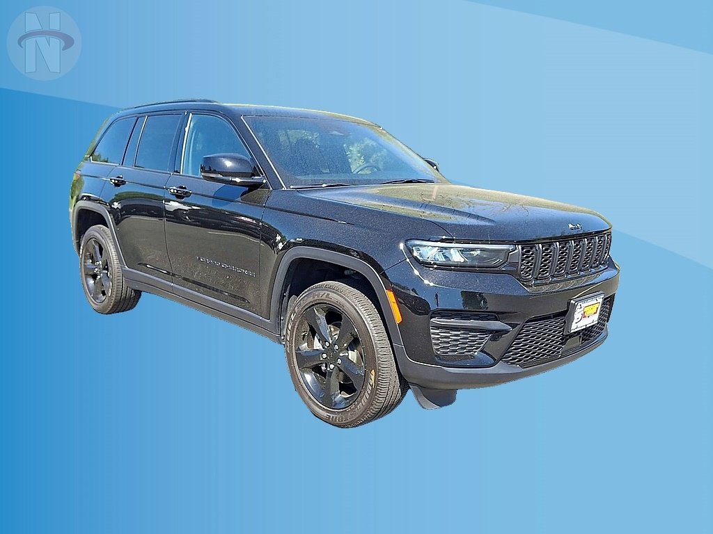 Used 2024 Jeep Grand Cherokee Altitude AWD/4WD image 2