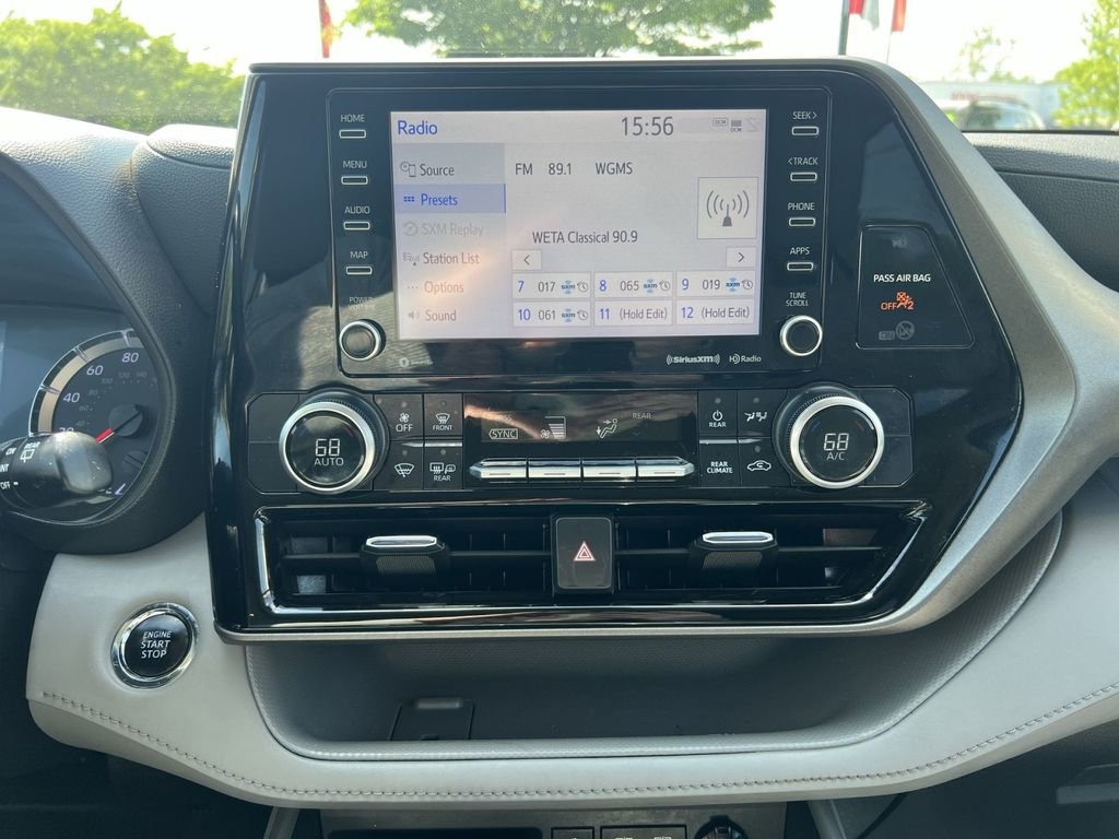 Used 2022 Toyota Highlander LE AWD/4WD image 18