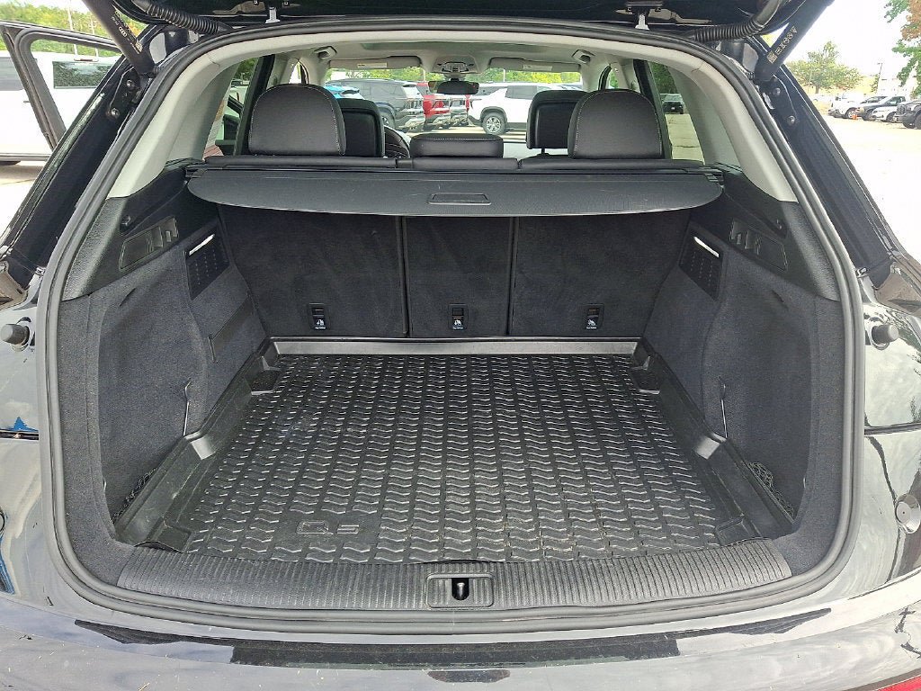 Used 2023 Audi Q5 2.0T Premium w/ Convenience Package AWD/4WD image 29