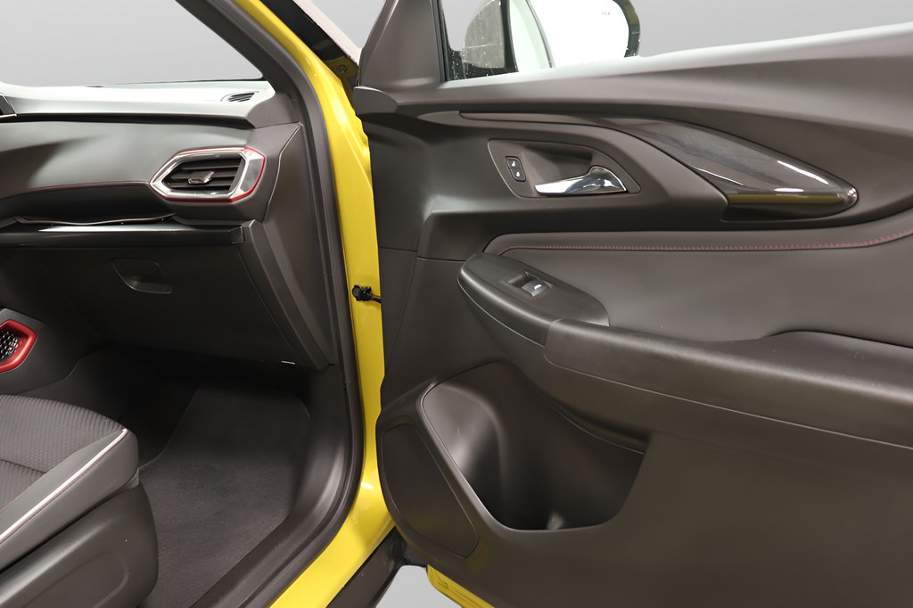 Used 2023 Chevrolet TrailBlazer RS w/ Sun and Liftgate Package FWD image 37