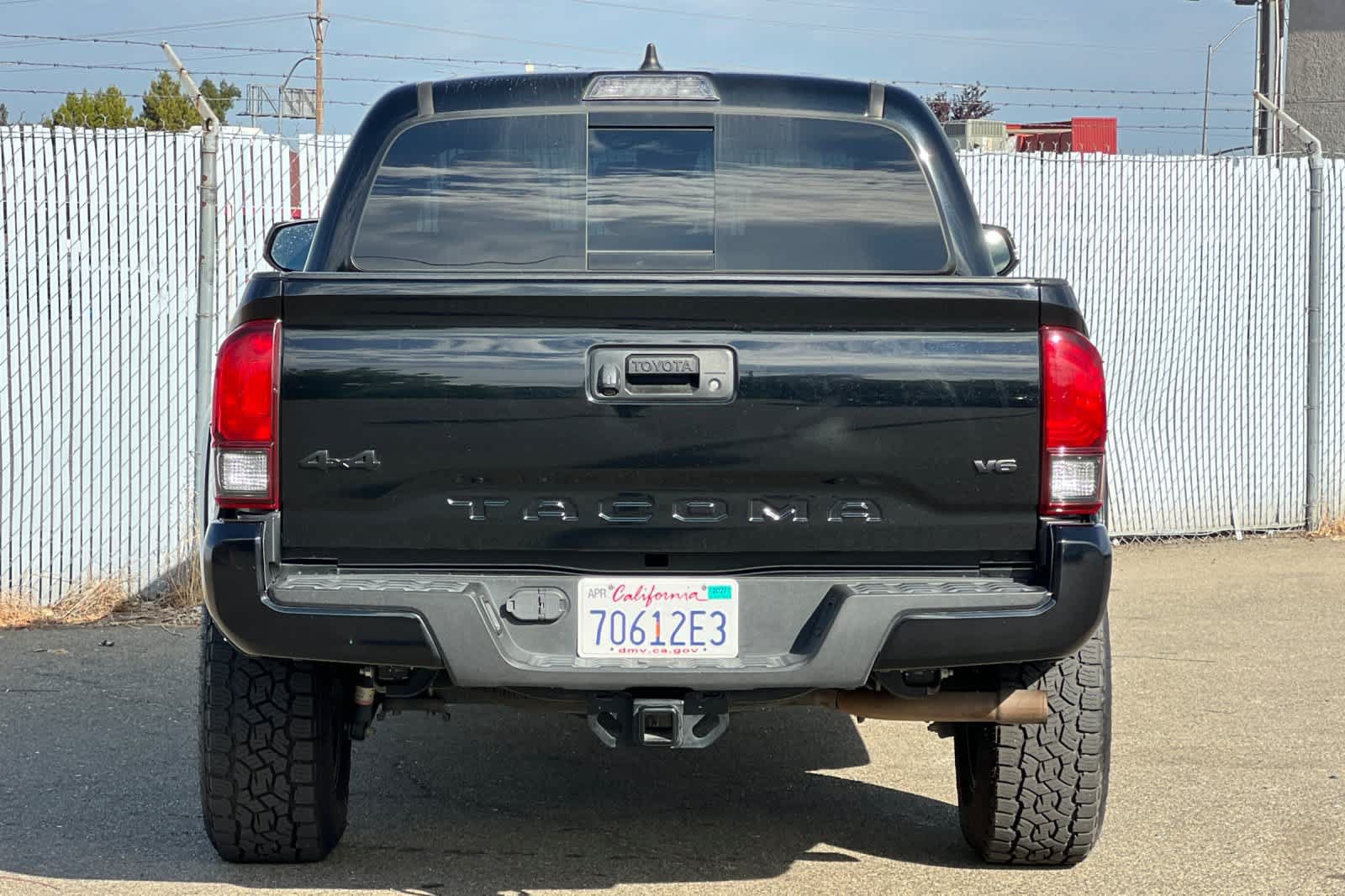 Used 2021 Toyota Tacoma SR5 w/ Technology Package AWD/4WD image 4