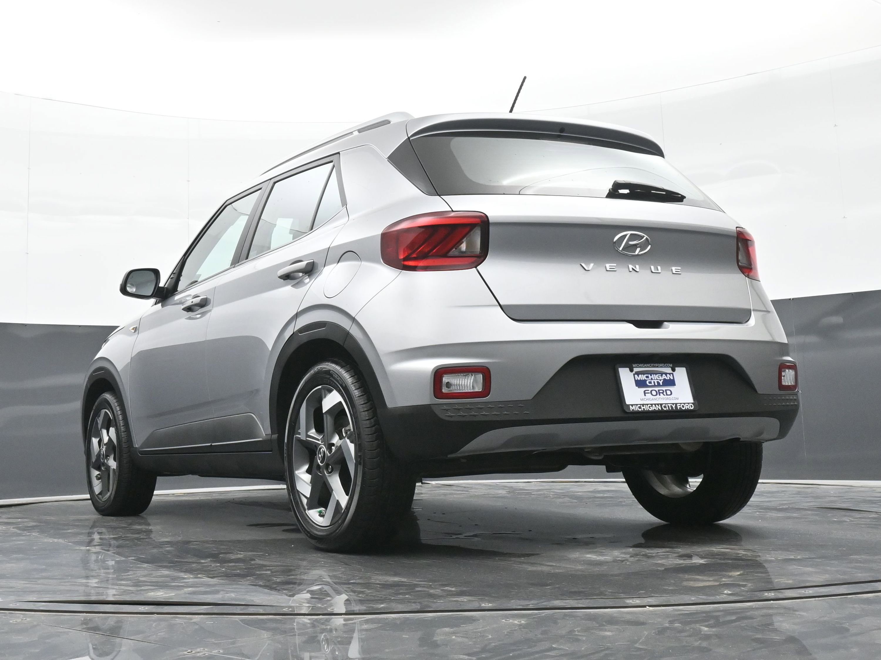 Used 2024 Hyundai Venue SEL image 43