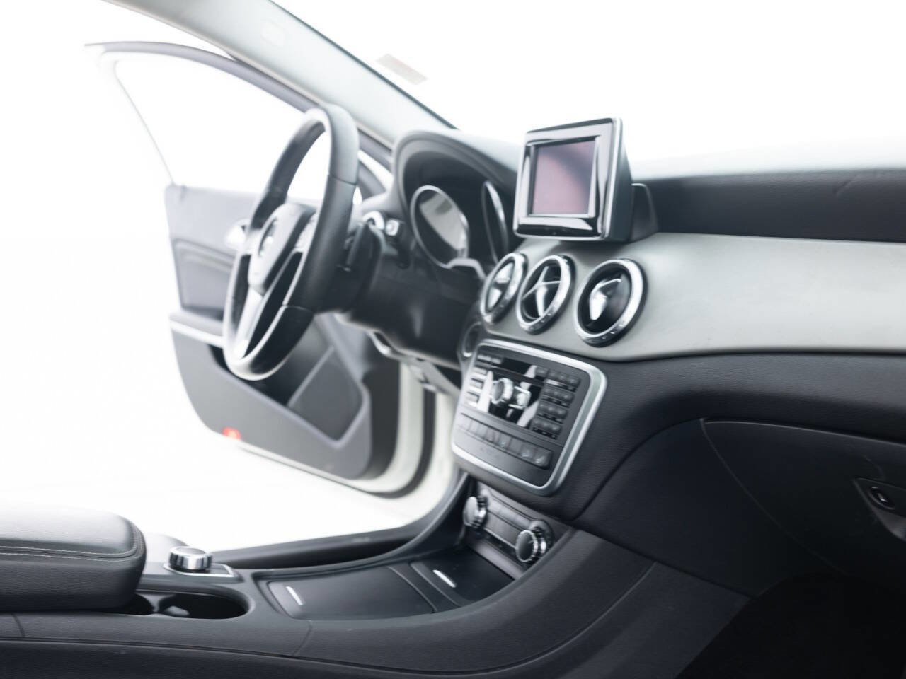 Used 2015 Mercedes-Benz GLA 250 4MATIC image 27