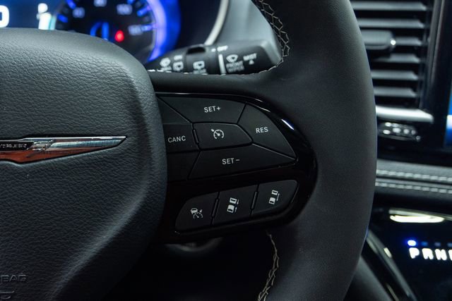 Used 2025 Chrysler Pacifica Limited image 16